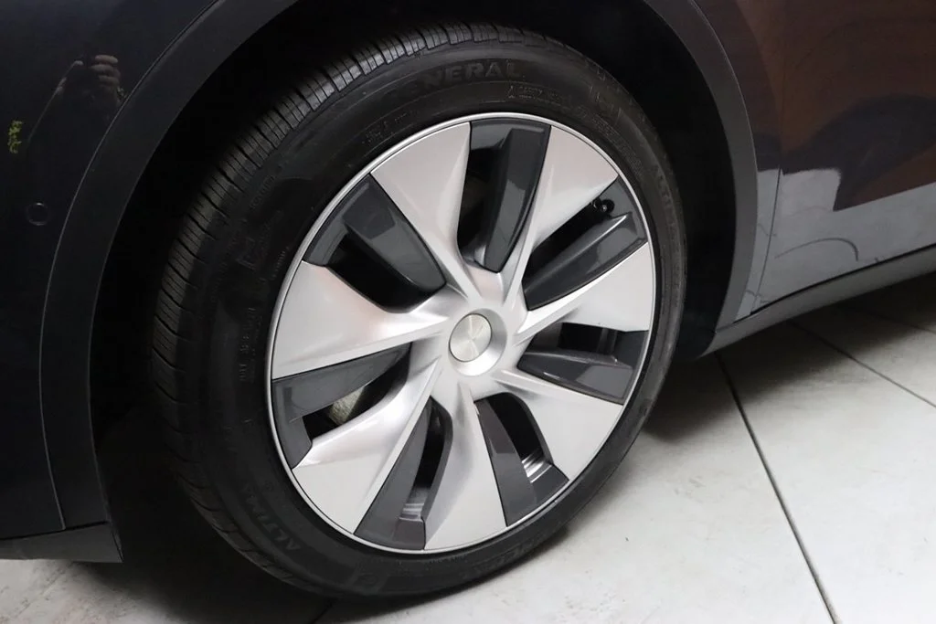 Used 2023 Solid Black Tesla Long Range image 5