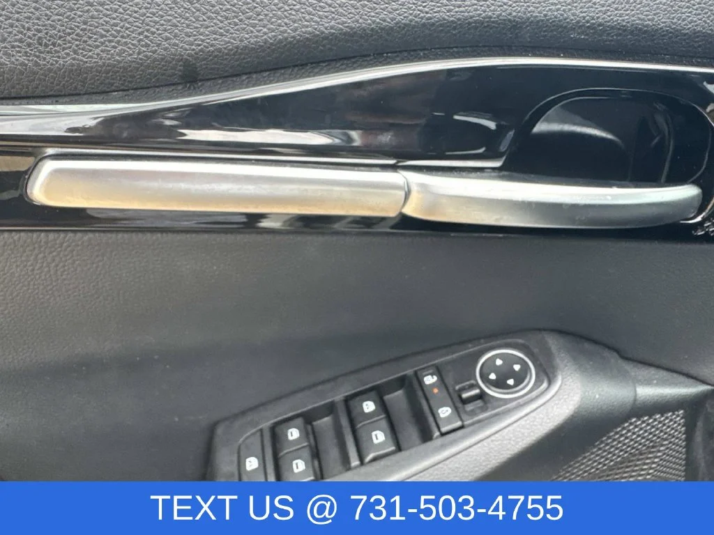 Used 2025 White Kia S image 31