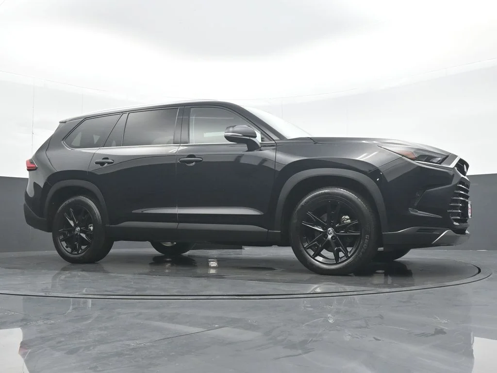 Used 2024 Black Toyota Platinum image 33