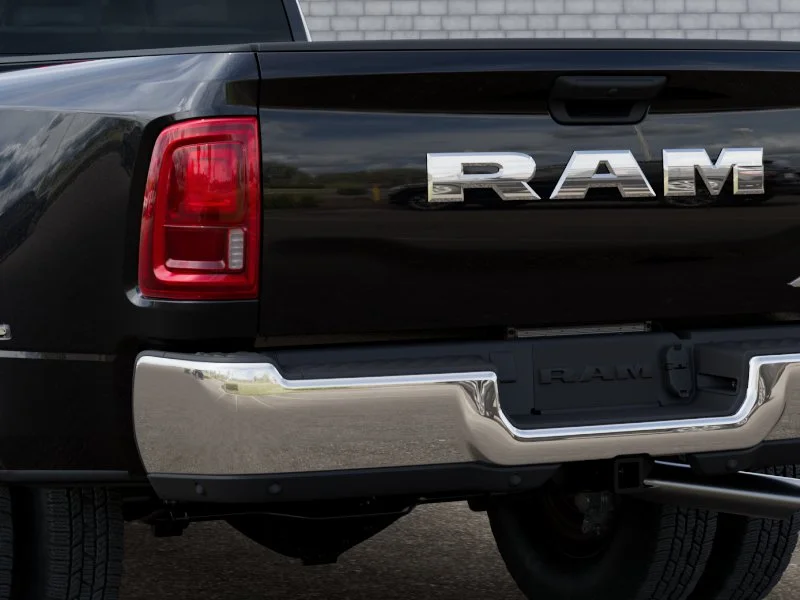 New 2026 Diamond Black Crystal Pearl-Coat Exterior Paint RAM TRADESMAN image 13