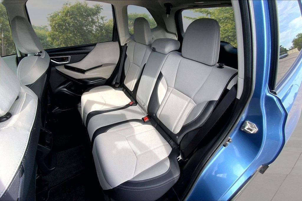 Used 2023 Blue Subaru Base image 21
