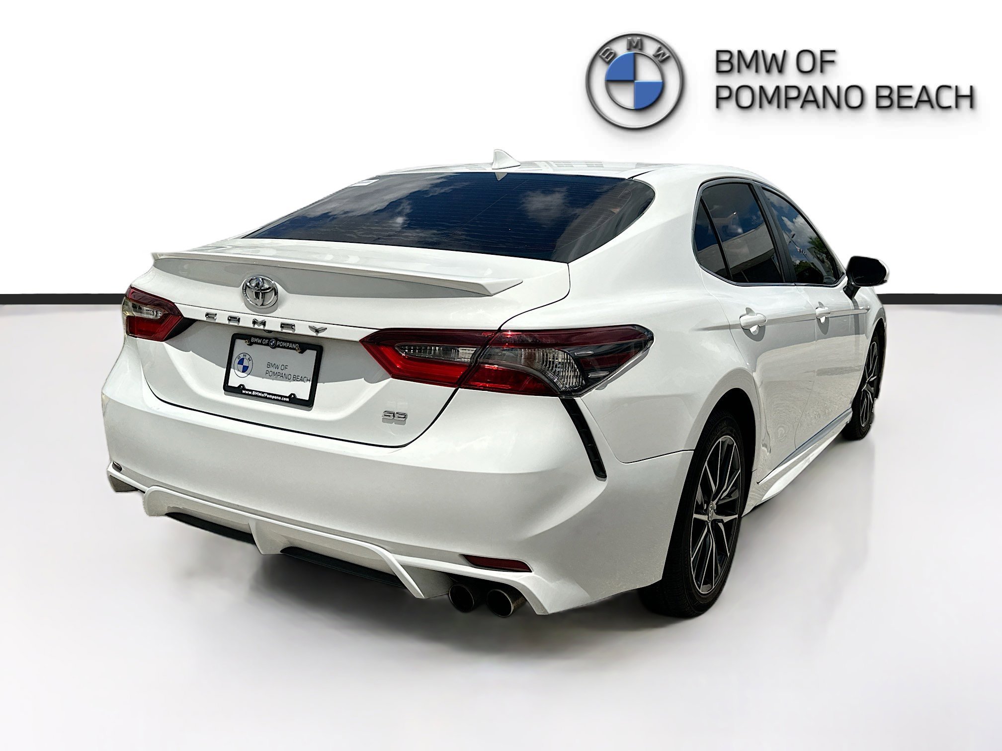 Used 2021 Super White Toyota SE image 5