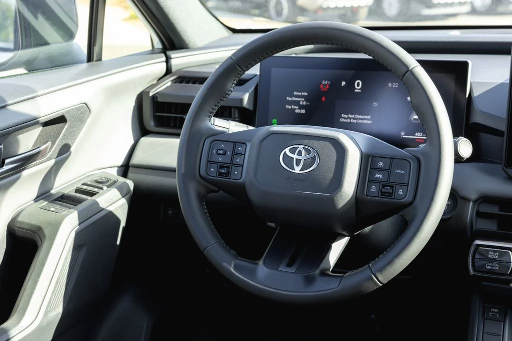 Used 2026 Ice Cap Toyota SE image 28