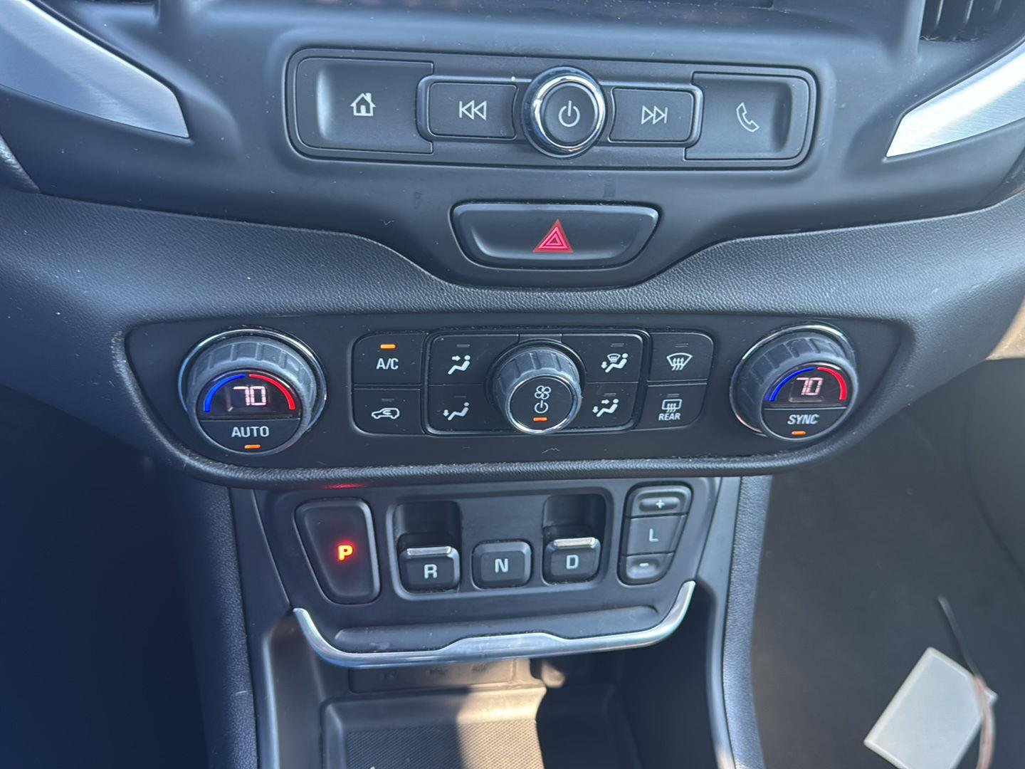 Used 2020 Smokey Quartz Metallic GMC SLE image 17
