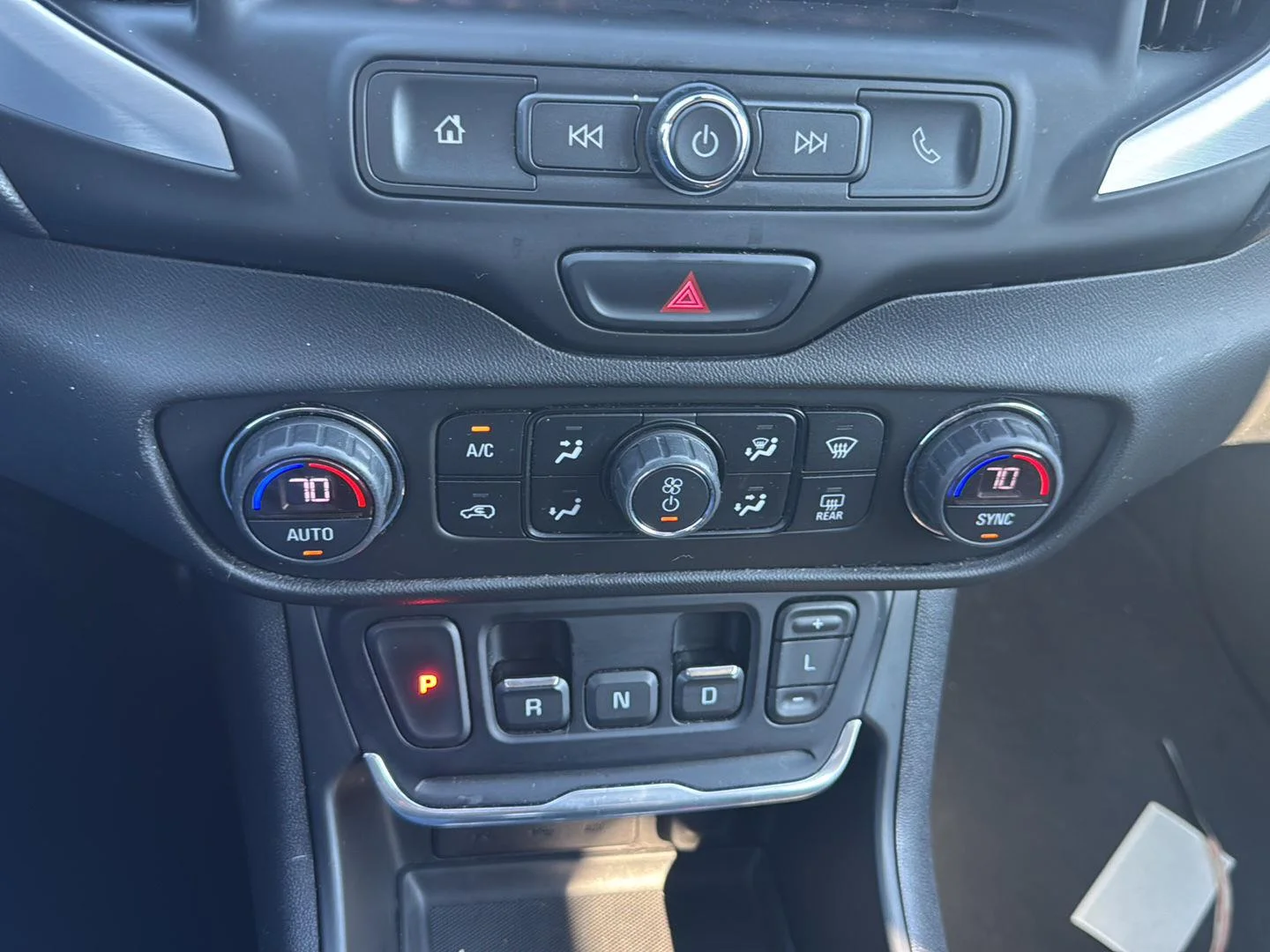 Used 2020 Smokey Quartz Metallic GMC SLE image 17