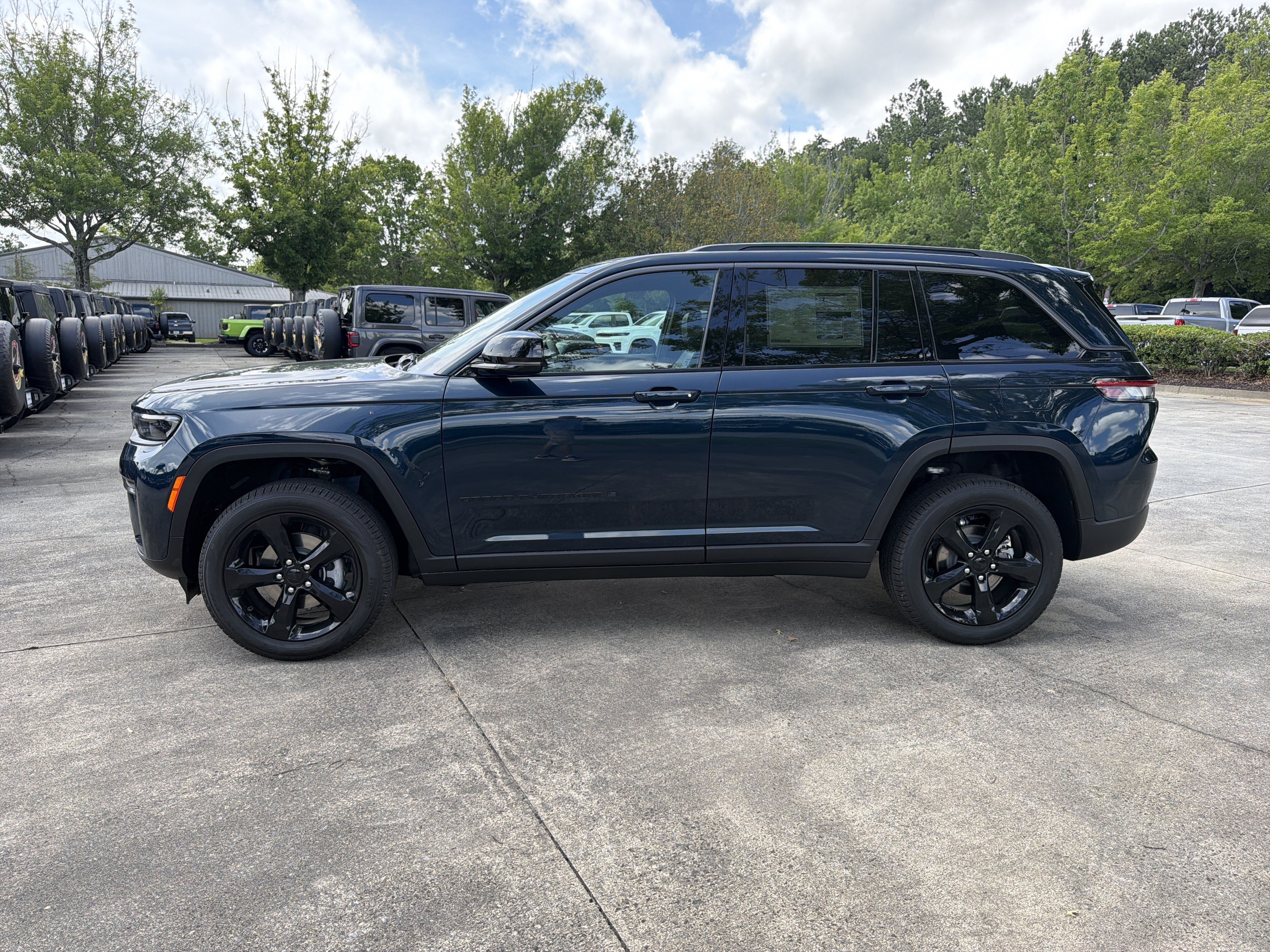 New 2026 Fathom Blue Pearlcoat Jeep Limited image 4