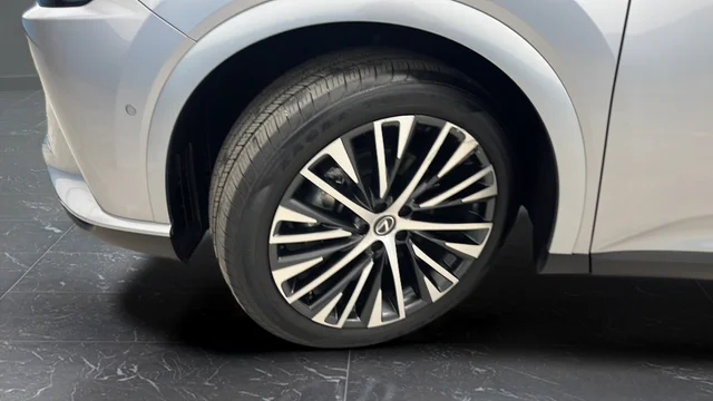 Used 2024 Iridium Lexus 350h Premium Plus image 35