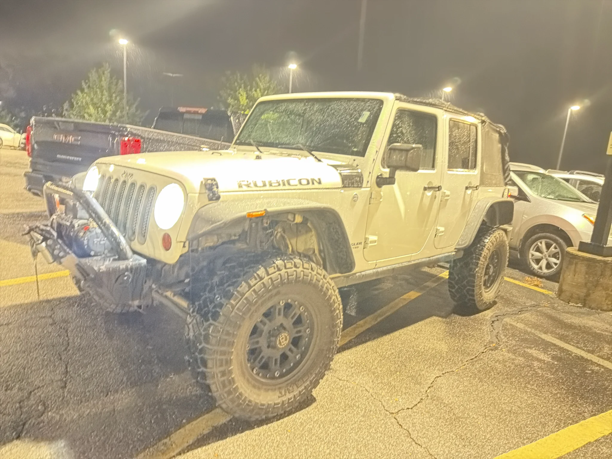 Used 2011 Bright White Clearcoat Jeep Rubicon image 10
