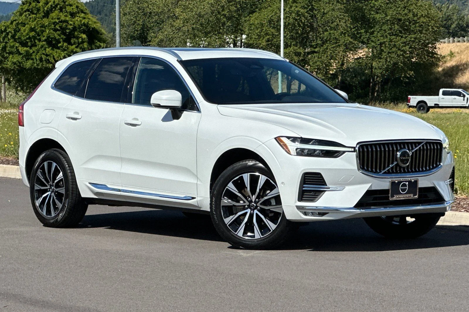 2023 Volvo XC60 B5 Plus Bright Theme FWD's photo