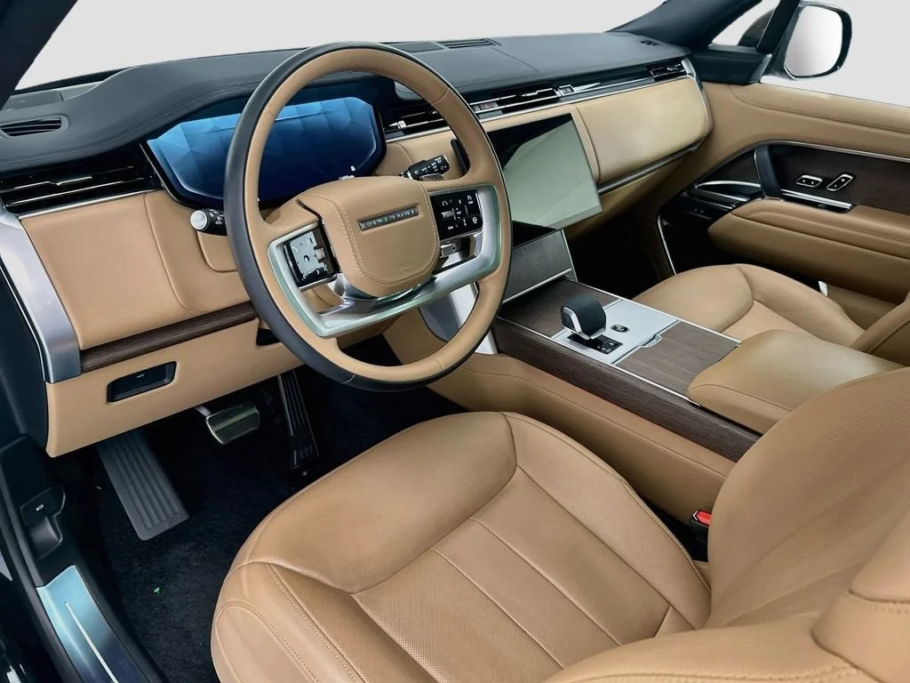 Used 2025 Santorini Black Metallic Land Rover SE image 9