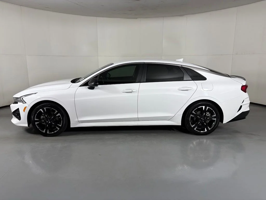 Used 2022 White Kia GT-Line image 5