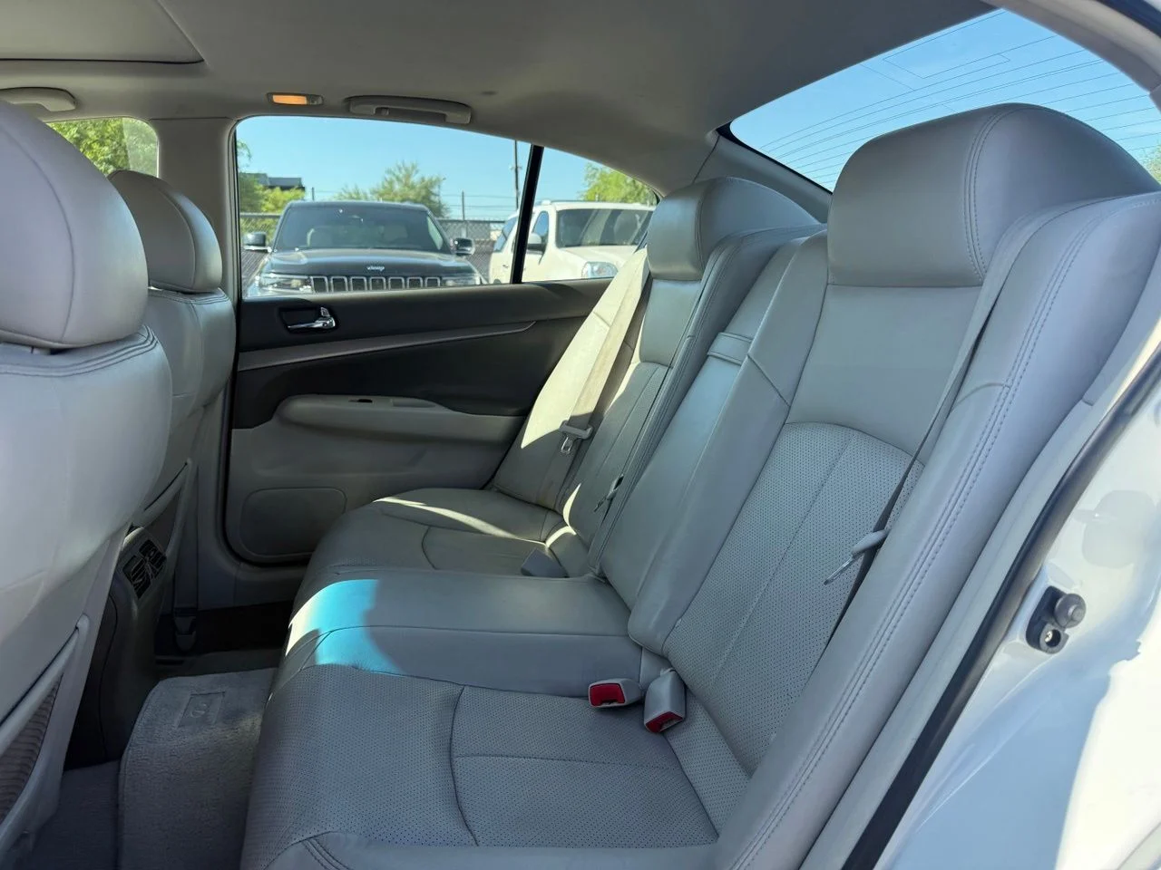 Used 2012 Moonlight White INFINITI X image 7