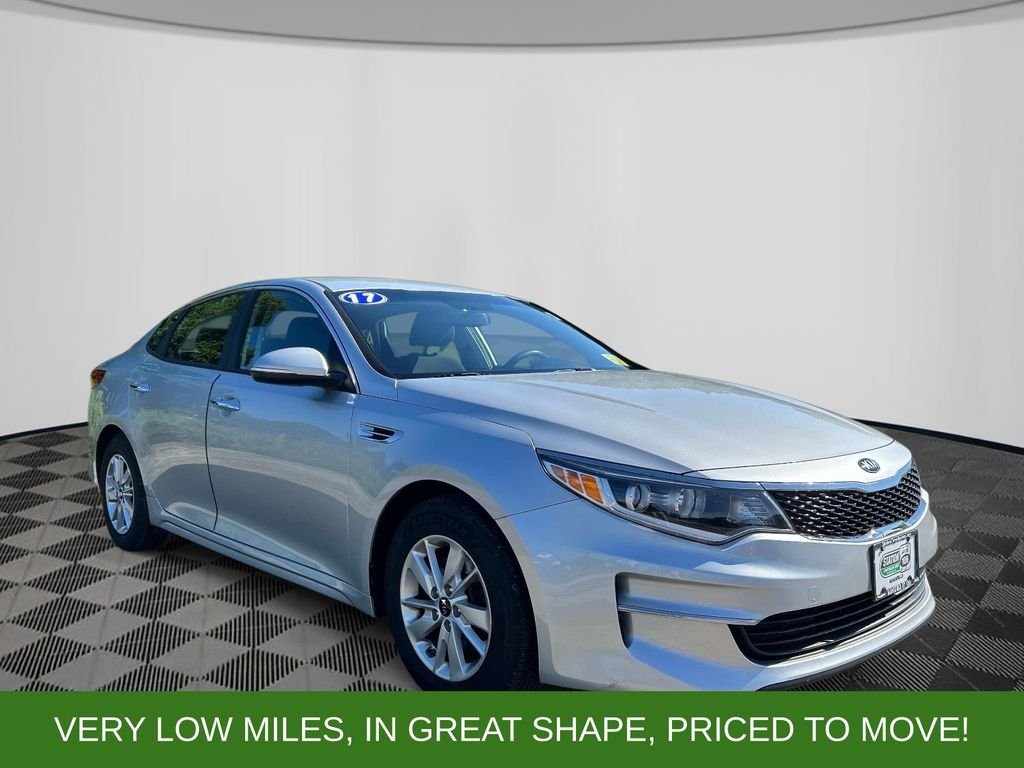 Used 2017 Silver Kia LX image 7