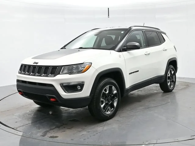 Used 2018 White Clearcoat Jeep Trailhawk image 3