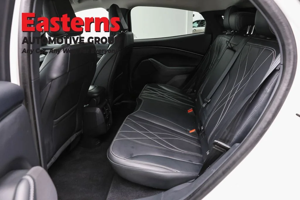 Used 2021 White Ford Select image 22