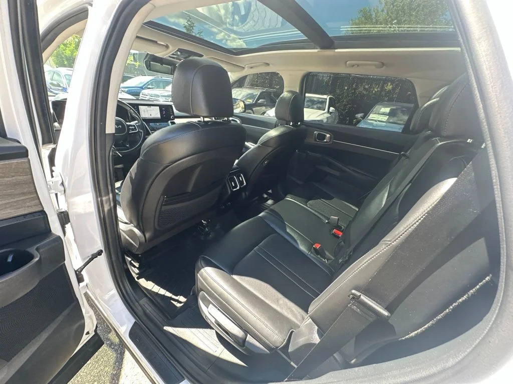 Used 2023 White Kia X-Line S image 23