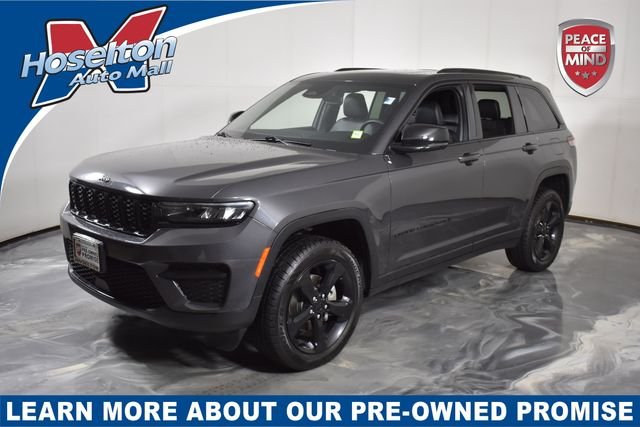 Used 2023 Gray Jeep Altitude X image 1