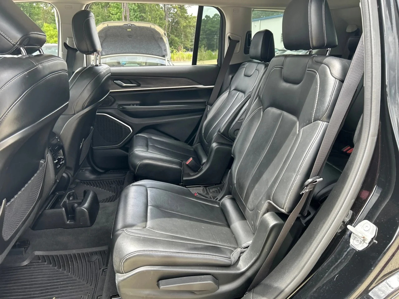 Used 2021  Jeep Limited image 17