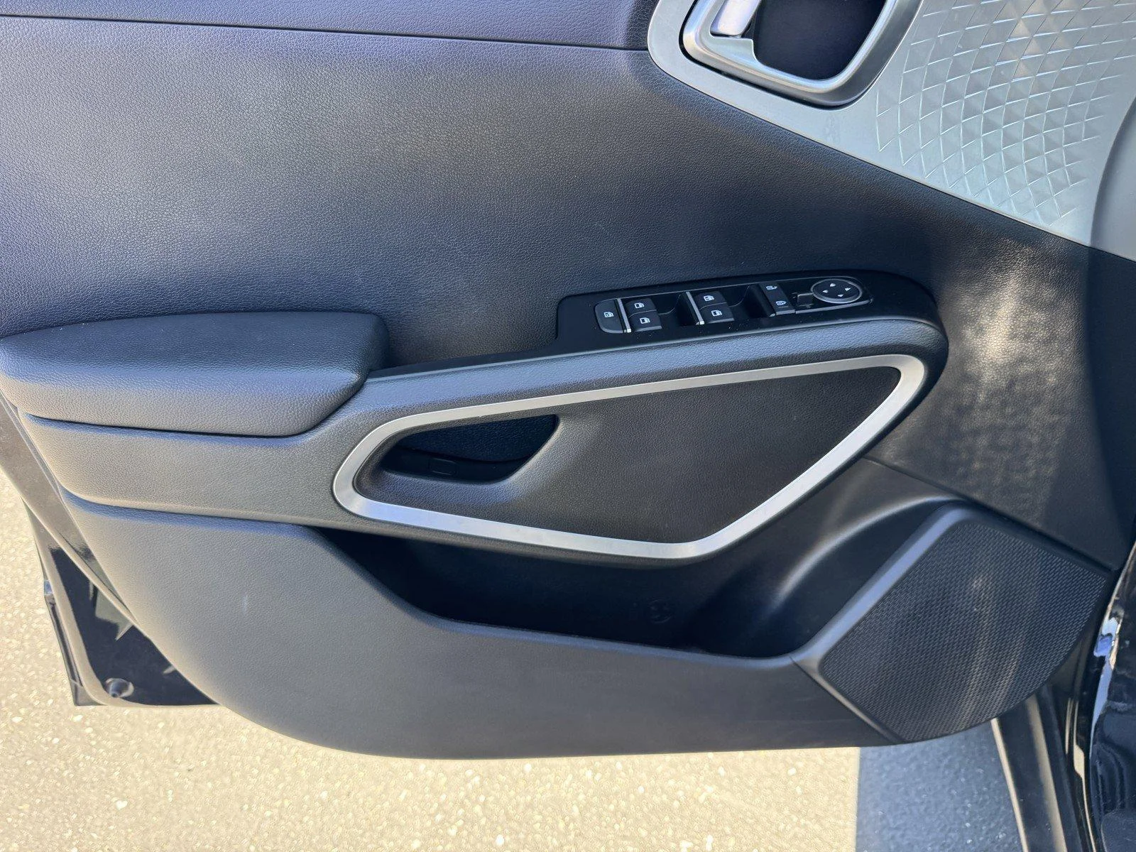Used 2024 Fusion Black Kia LX image 15