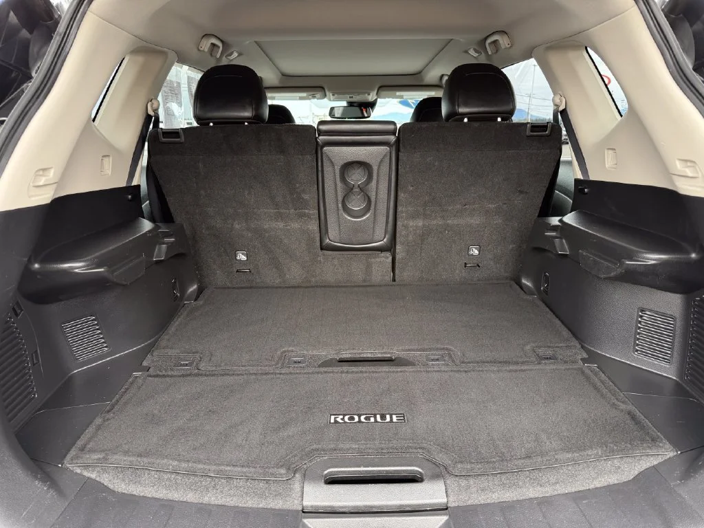 Used 2017 Gun Metallic Nissan SL image 14