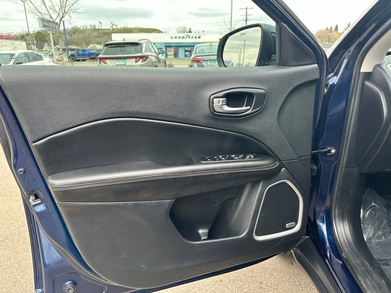 Used 2021 Blue Jeep Latitude image 15