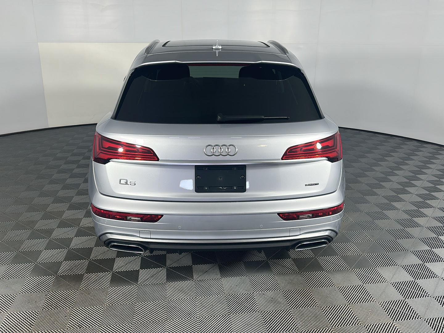 Used 2023 Florett Silver Metallic Audi S line Premium Plus image 15