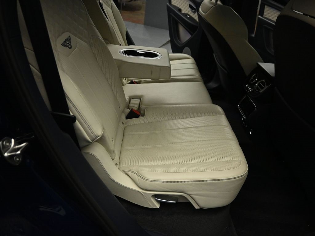 2021 BENTLEY BENTAYGA - Image 24