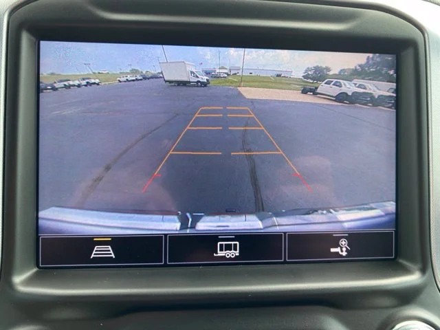 Used 2022 White GMC SLT image 23