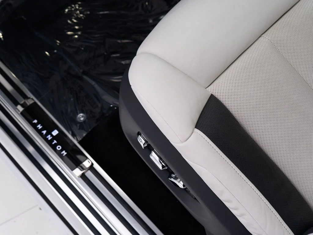 Certified Used 2023 Bespoke Crystal over Arctic White Rolls-Royce  image 13