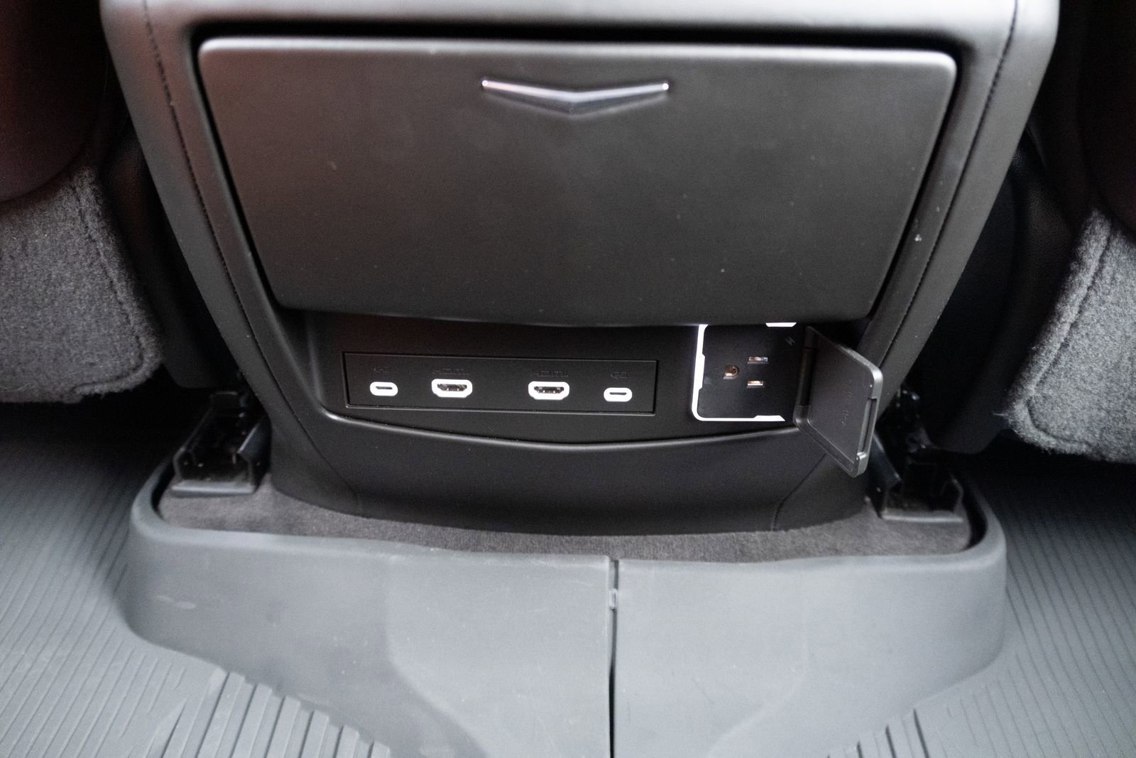 Used 2023 Galactic Gray Metallic Cadillac Sport Platinum image 23