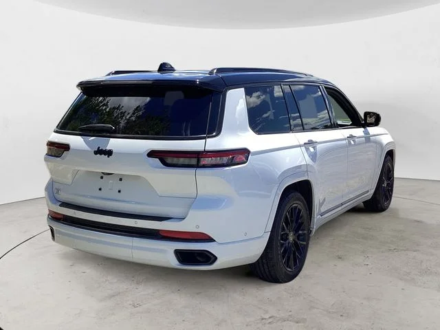 Used 2023 Bright White Clearcoat Jeep Summit image 5