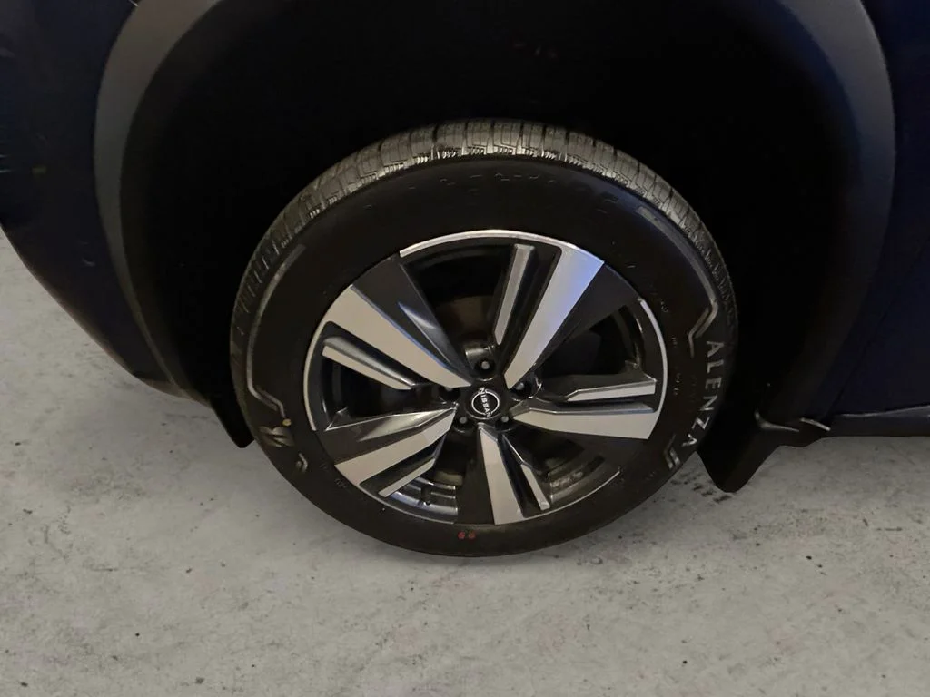 Used 2023 Caspian Blue Metallic Nissan Platinum image 15