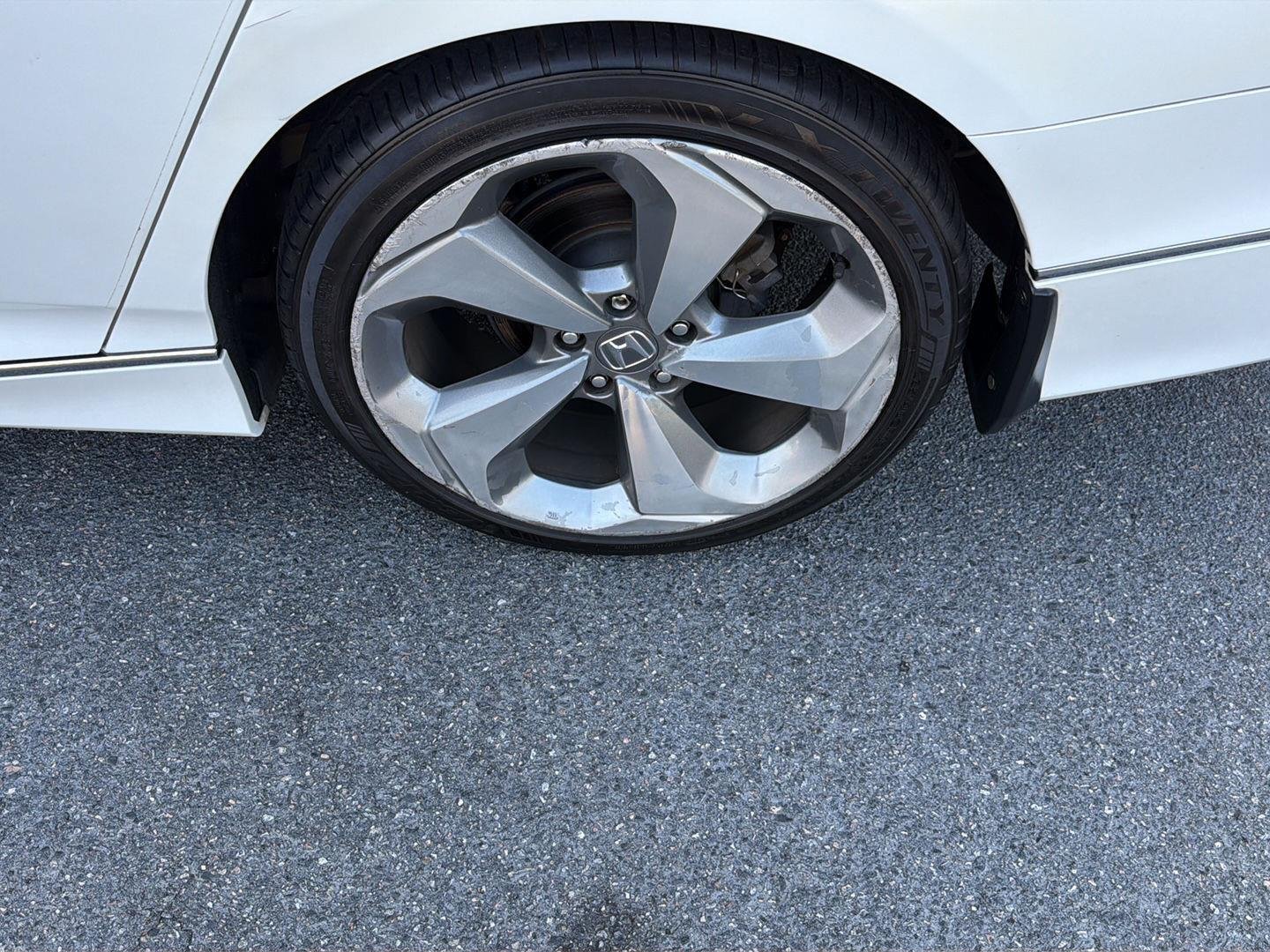 Used 2018 Platinum White Pearl Honda Touring image 40
