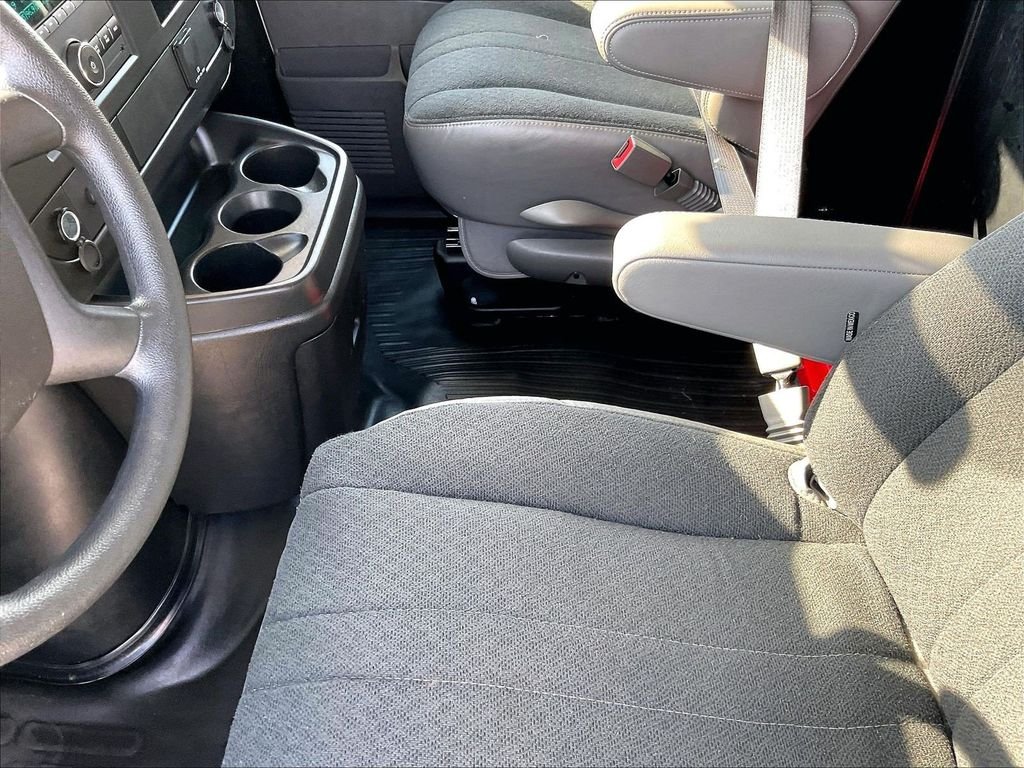 Used 2025 White GMC Work Van image 20