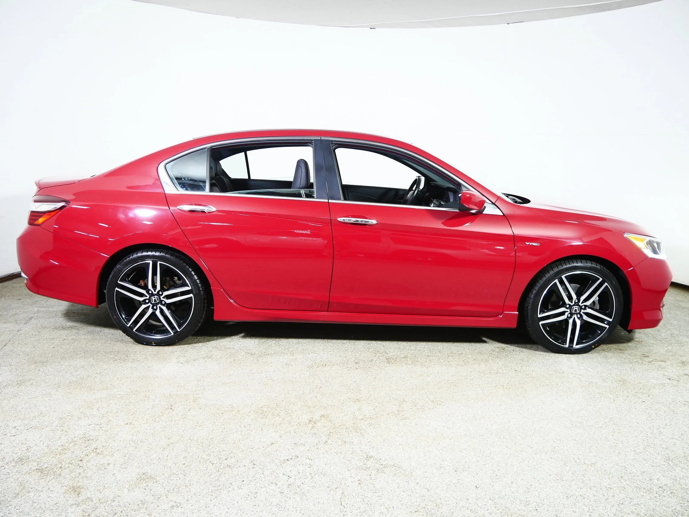 Used 2016 San Marino Red Honda Sport image 8