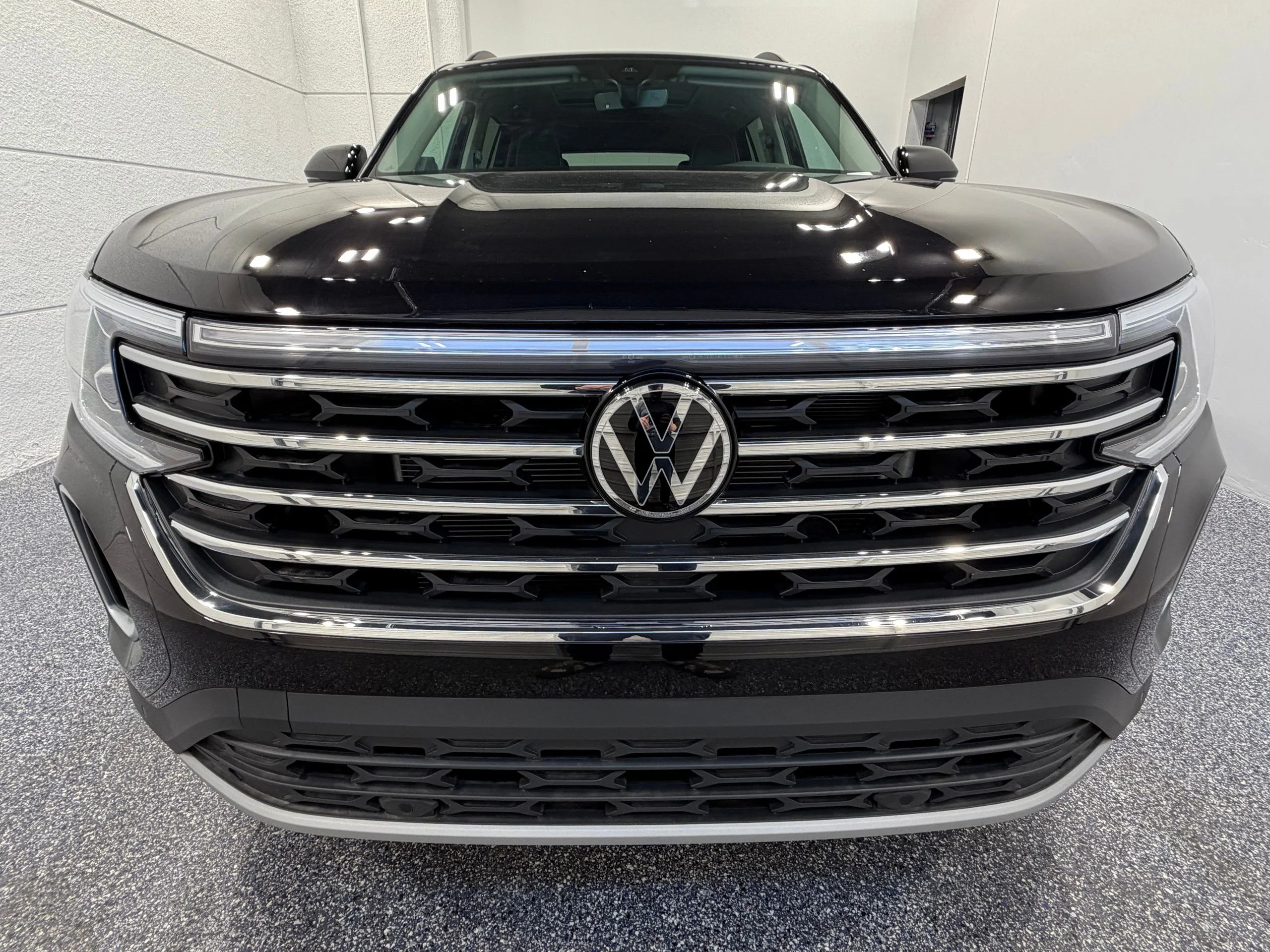 New 2026 Black Volkswagen 2.0T SE w/Technology image 10