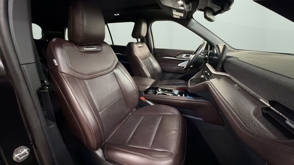 Used 2025 Black Ford Platinum image 9