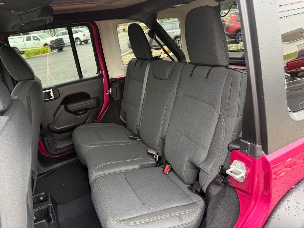New 2026 Tuscadero Pearl-Coat Exterior Paint Jeep Sport S image 36