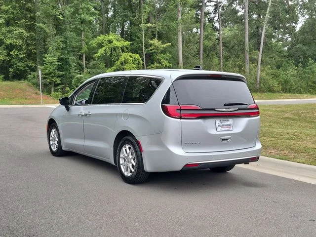 Used 2024 Silver Chrysler Touring L image 11
