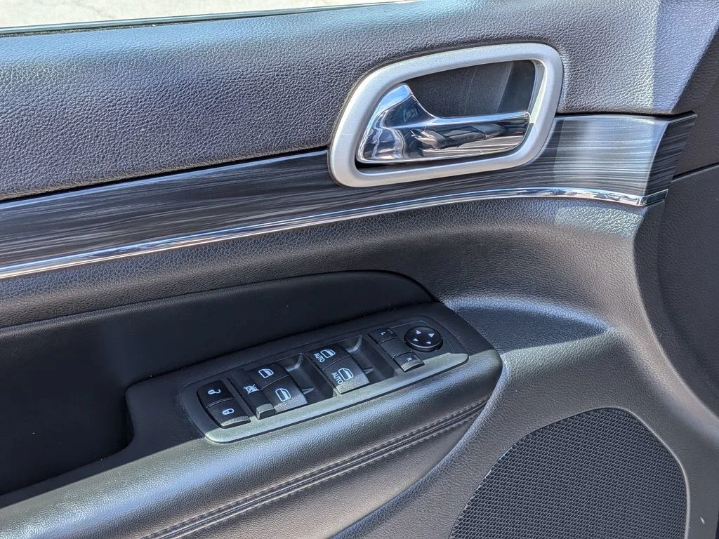 Used 2020 Blue Jeep Limited image 12