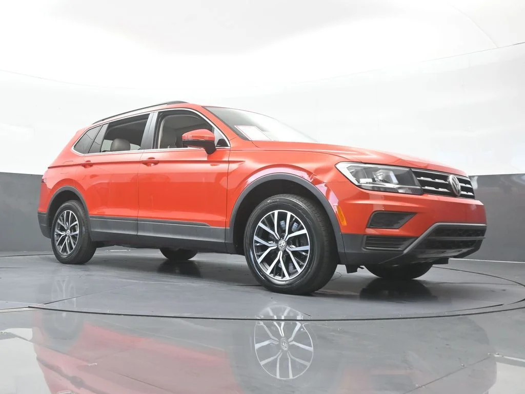 Used 2019 Orange Metallic Volkswagen 2.0T SE image 59
