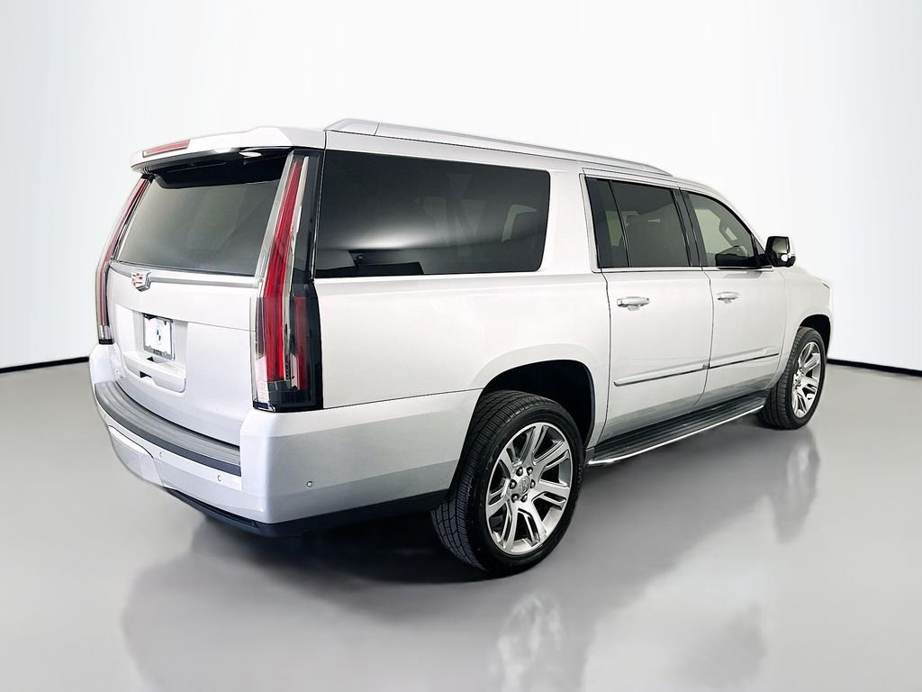 Used 2017 Radiant Silver Metallic Cadillac Luxury image 5