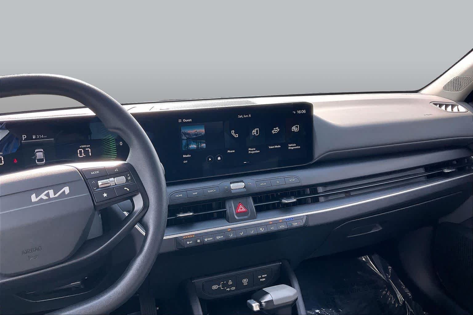 2025 Kia K4 LXS - Photo 7