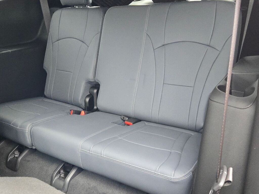 Used 2023 Black Buick Essence image 20