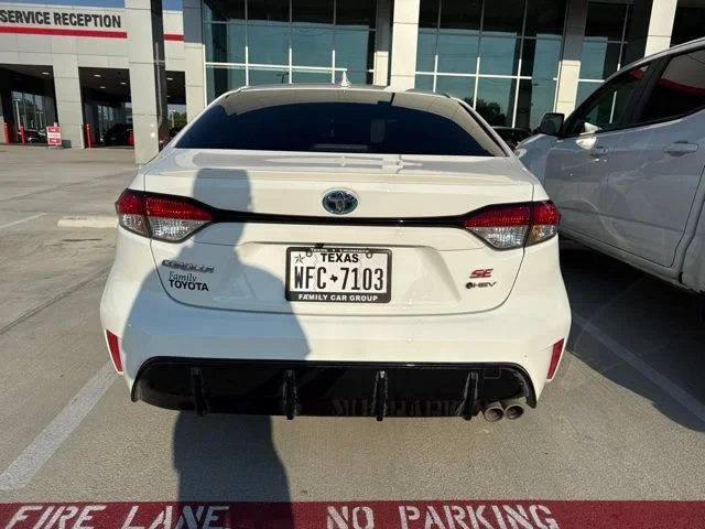 Used 2025 White Toyota LE image 3