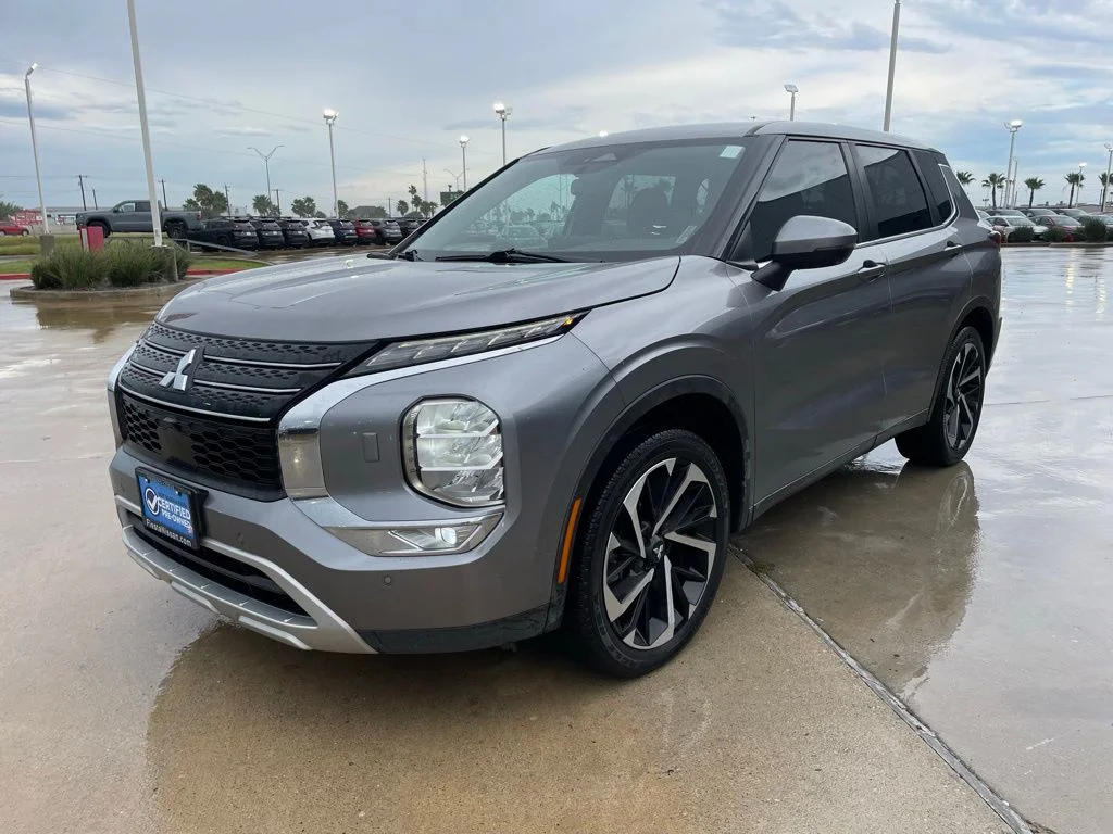 Used 2022 Gray Mitsubishi SE image 3