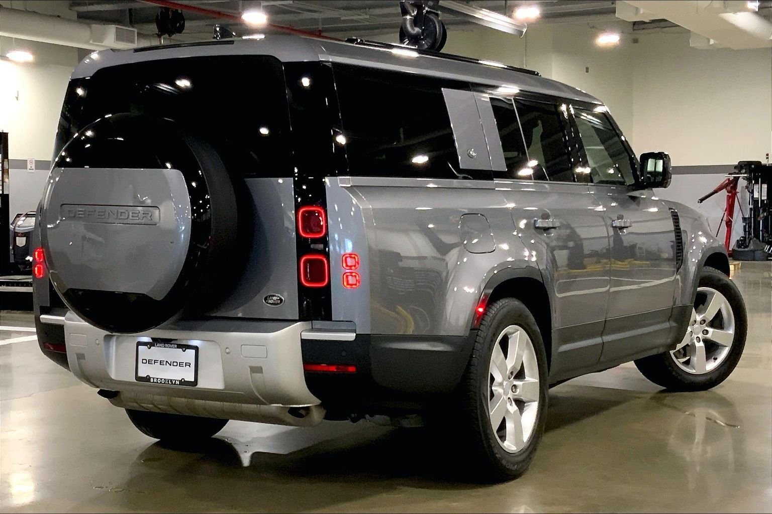 Used 2023 Eiger Gray Metallic Land Rover SE image 12