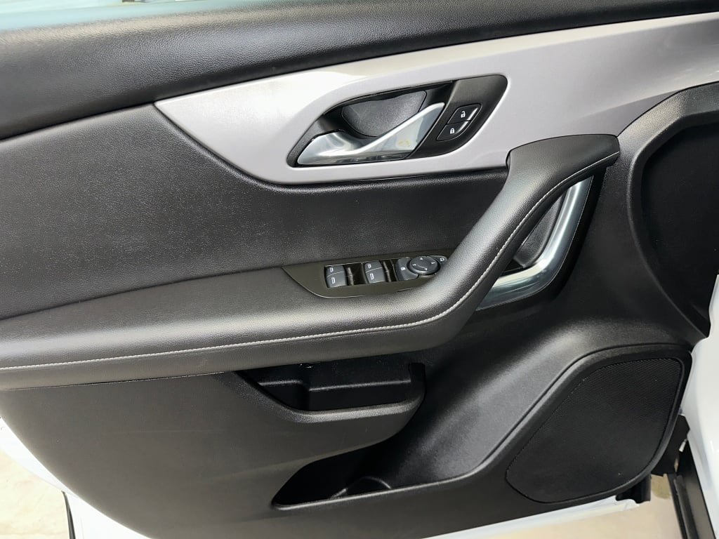 Used 2025 Summit White Chevrolet LT image 7
