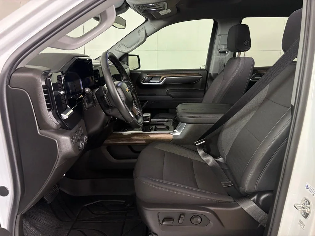 Used 2026 White Chevrolet LT image 18