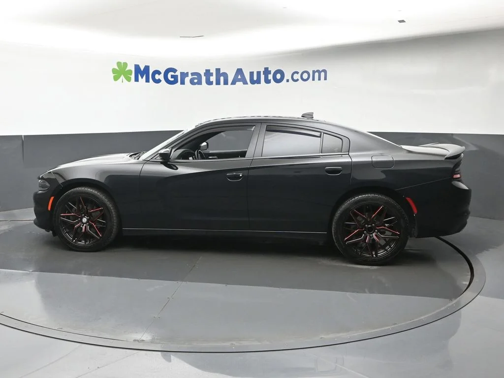 Used 2017 Black Dodge SXT image 23